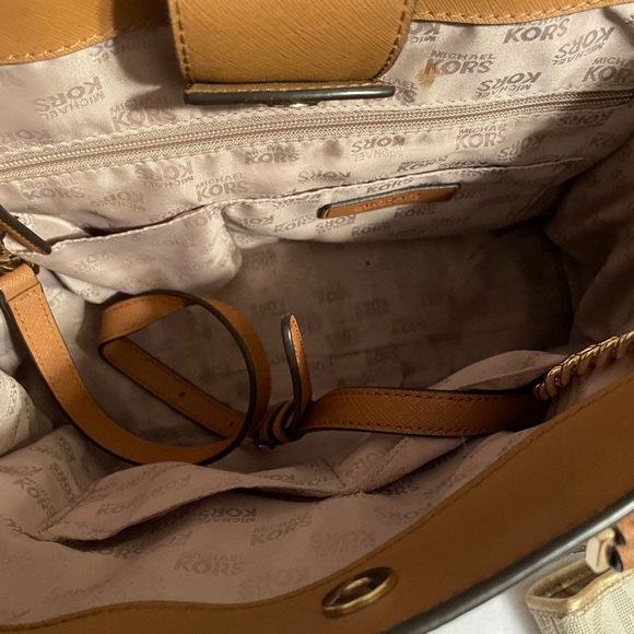 2 Michael kors bags - Picture 15 of 16